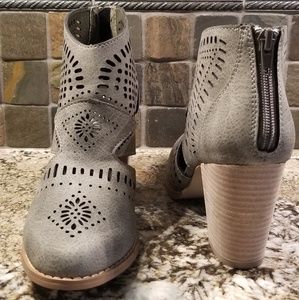 Very G Hole in One booties